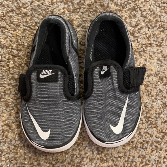 Nike Other - Nike slip ons